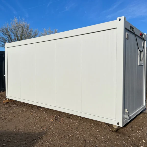 Modulo Sanitario 6×2,44 m con 5 WC